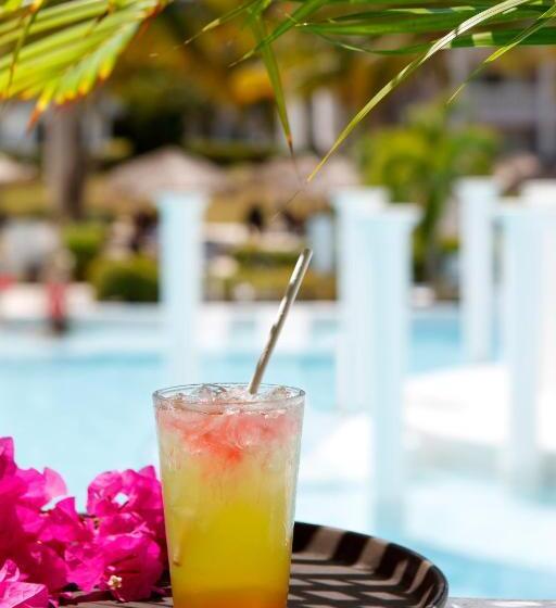 The Signature Level At Grand Palladium Lady Hamilton Resort & Spa  All Inclusive