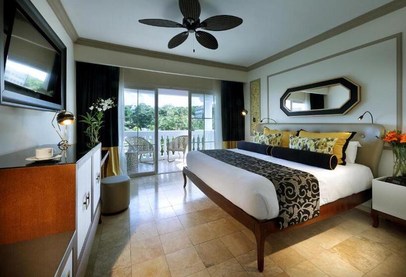 The Signature Level At Grand Palladium Lady Hamilton Resort & Spa  All Inclusive