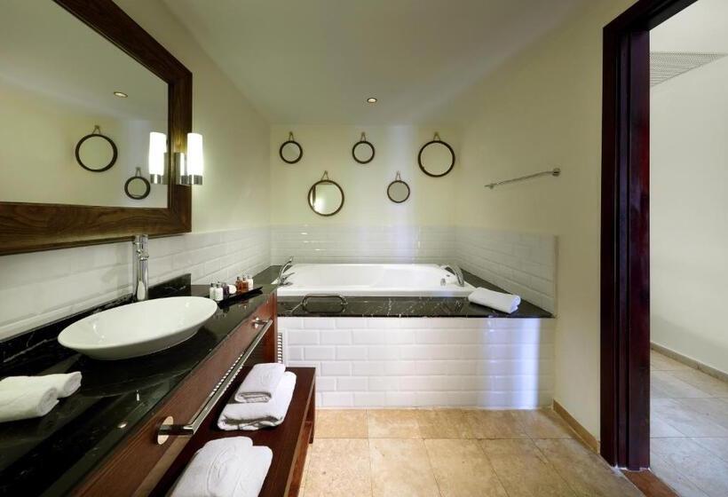 The Signature Level At Grand Palladium Lady Hamilton Resort & Spa  All Inclusive