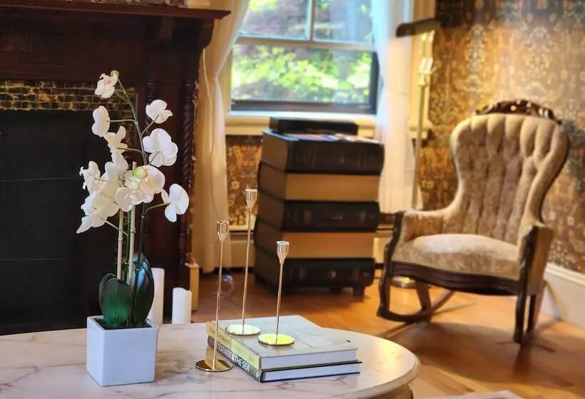 The Underwood Hale House