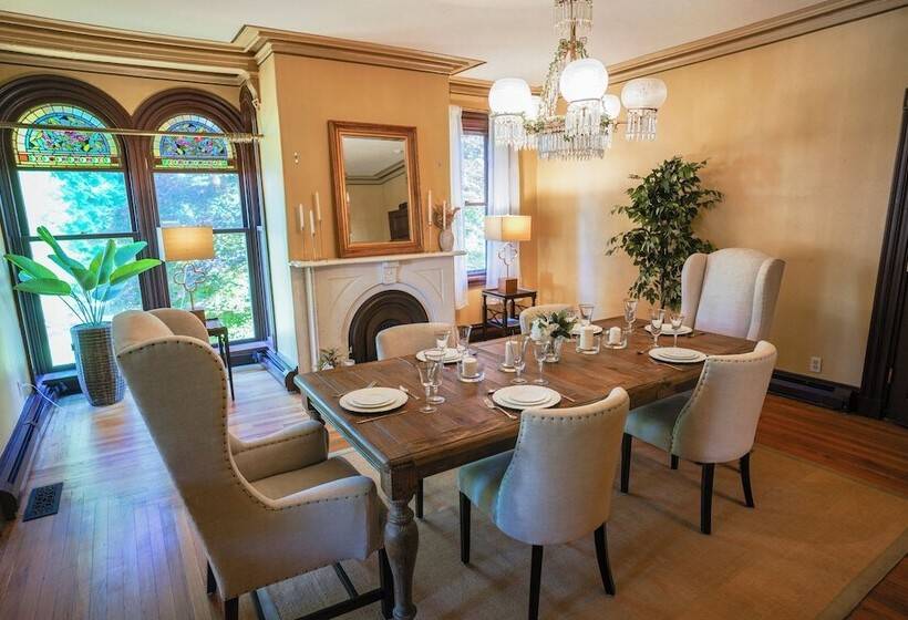 The Underwood Hale House