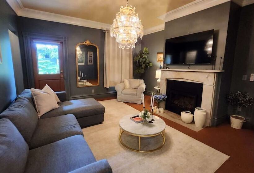 The Underwood Hale House