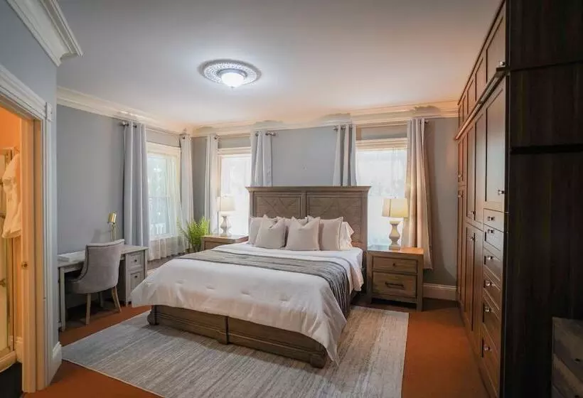 The Underwood Hale House