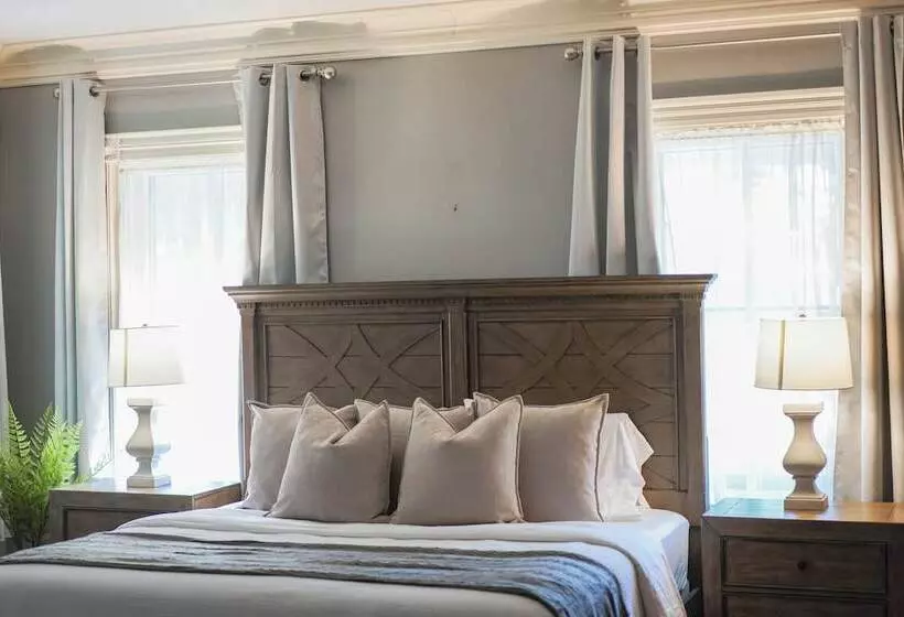 The Underwood Hale House