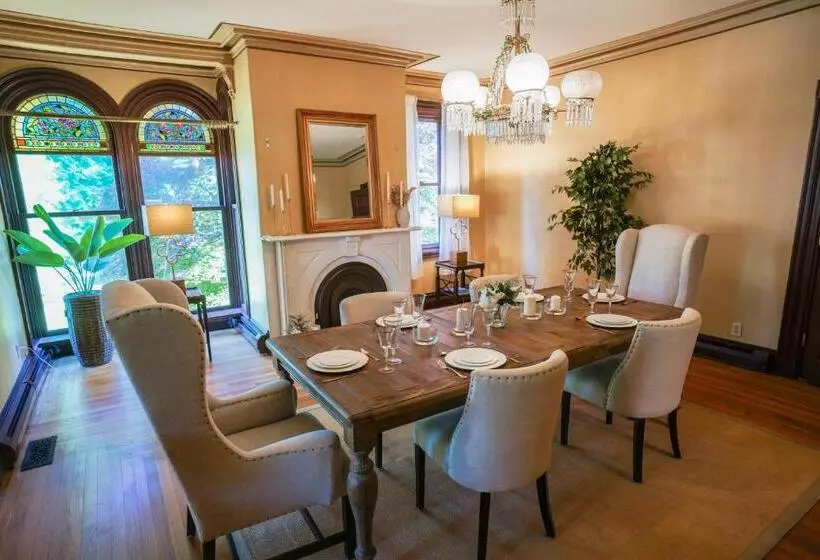 The Underwood Hale House