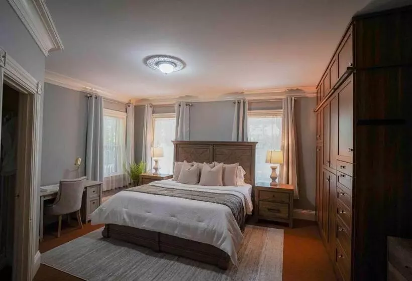 The Underwood Hale House