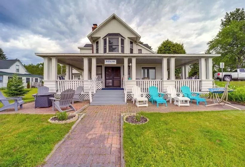 Waterfront Alanson Cottage W/ Dock & Lake Access!