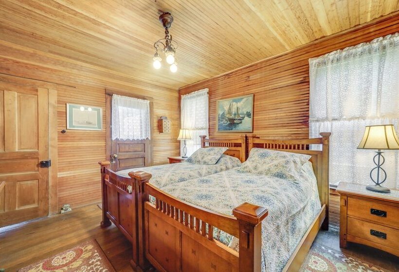 Waterfront Alanson Cottage W/ Dock & Lake Access!