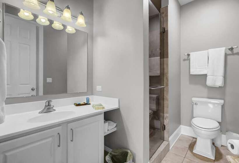 3800 Cameron Boulevard Avantstay Pool, Ocean Views, Deck