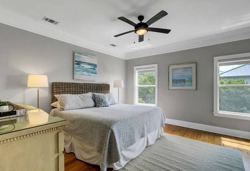 3800 Cameron Boulevard Avantstay Pool, Ocean Views, Deck