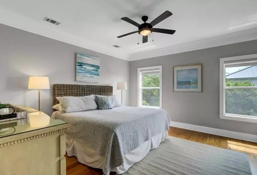 3800 Cameron Boulevard Avantstay Pool, Ocean Views, Deck