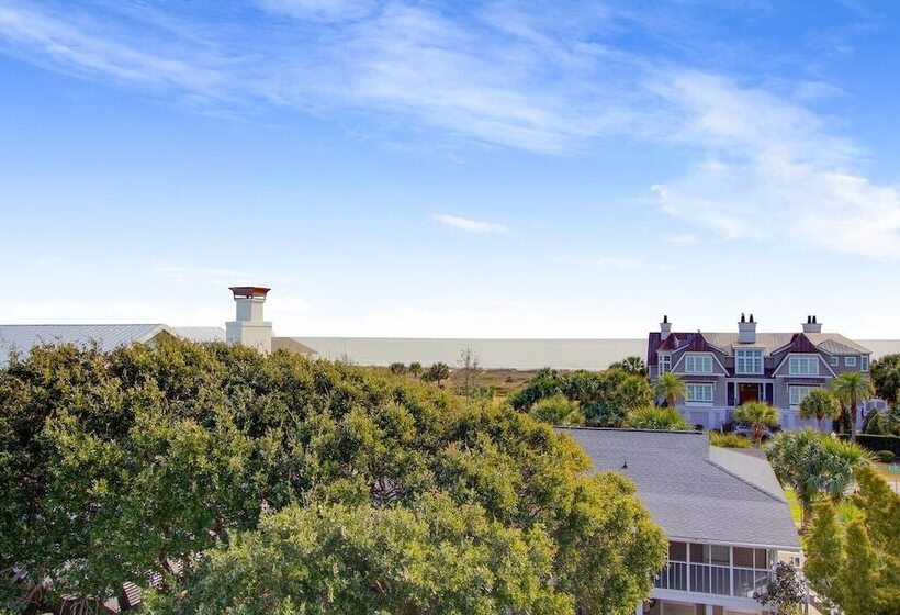 3800 Cameron Boulevard Avantstay Pool, Ocean Views, Deck