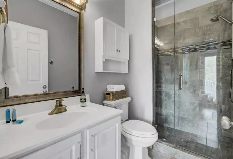 3800 Cameron Boulevard Avantstay Pool, Ocean Views, Deck