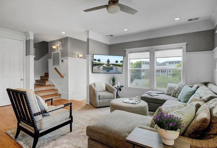 3800 Cameron Boulevard Avantstay Pool, Ocean Views, Deck