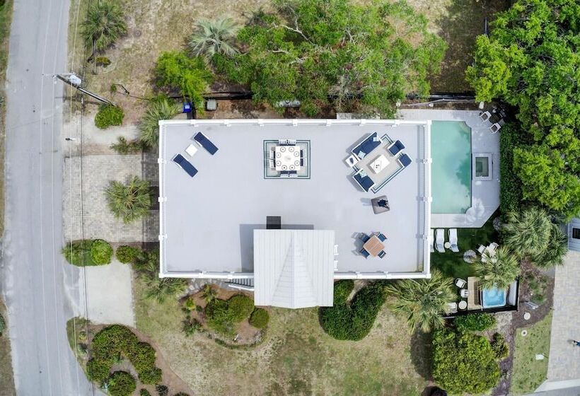 3800 Cameron Boulevard Avantstay Pool, Ocean Views, Deck