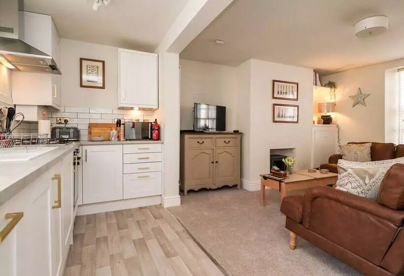 Bay Cottage No 5