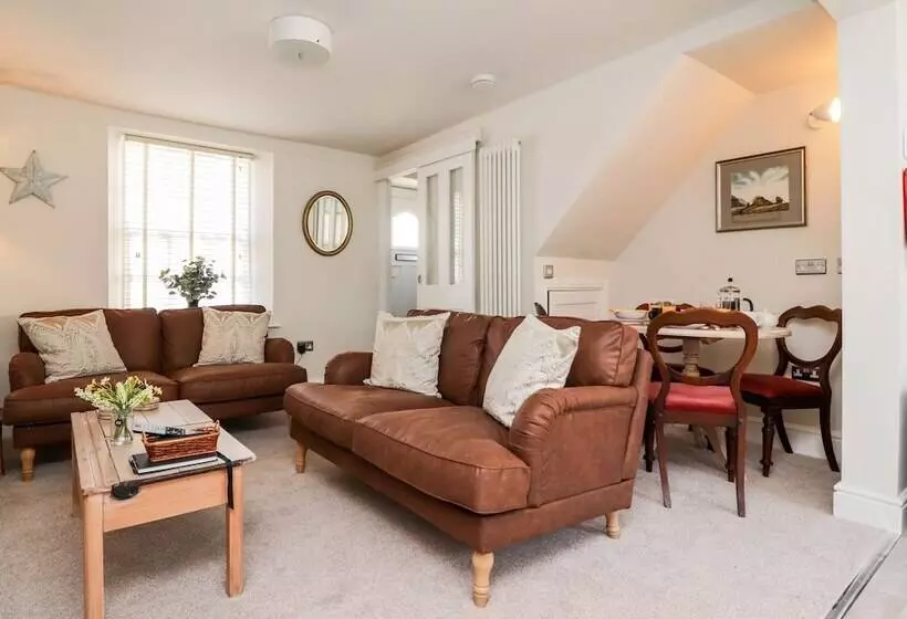 Bay Cottage No 5