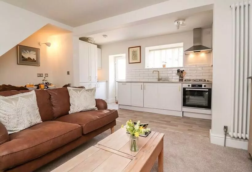 Bay Cottage No 5