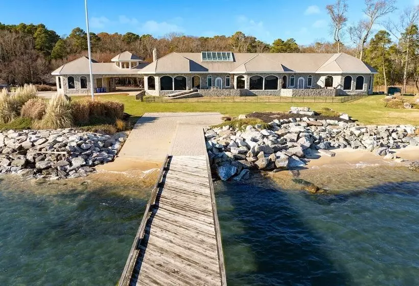 Bay Estate By Avantstay Waterfront, Private Pond