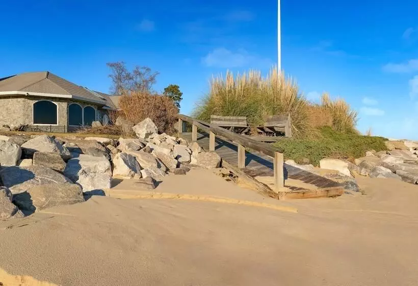 Bay Estate By Avantstay Waterfront, Private Pond