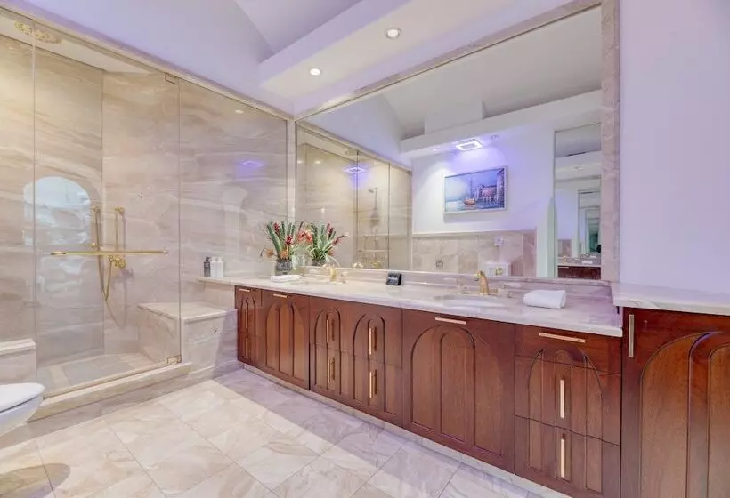 Bay Estate By Avantstay Waterfront, Private Pond