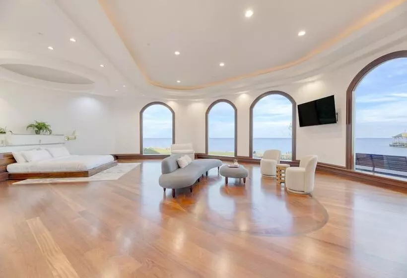 Bay Estate By Avantstay Waterfront, Private Pond