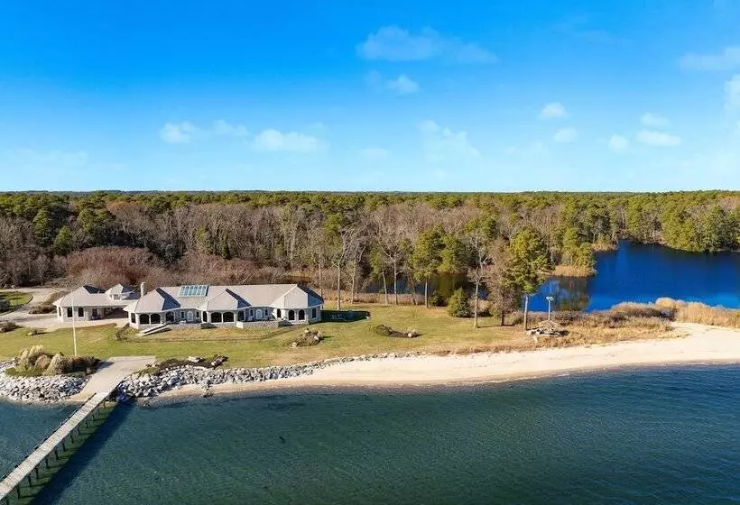 Bay Estate By Avantstay Waterfront, Private Pond