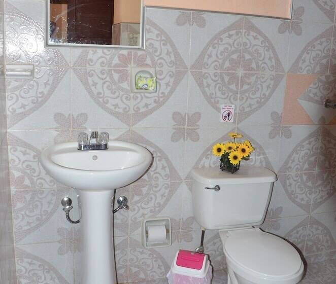 تختخواب و صبحانه Hostal Mary & Rafe