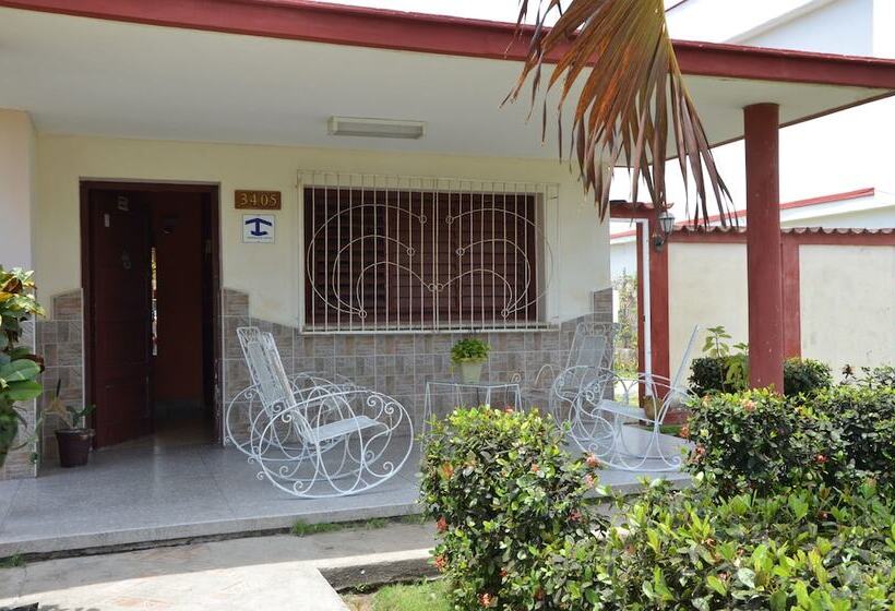 تختخواب و صبحانه Hostal Mary & Rafe