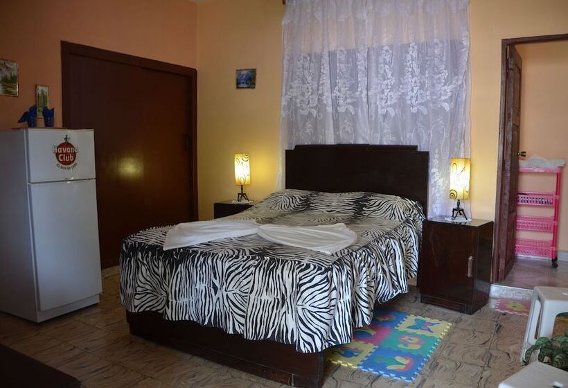 تختخواب و صبحانه Hostal Mary & Rafe