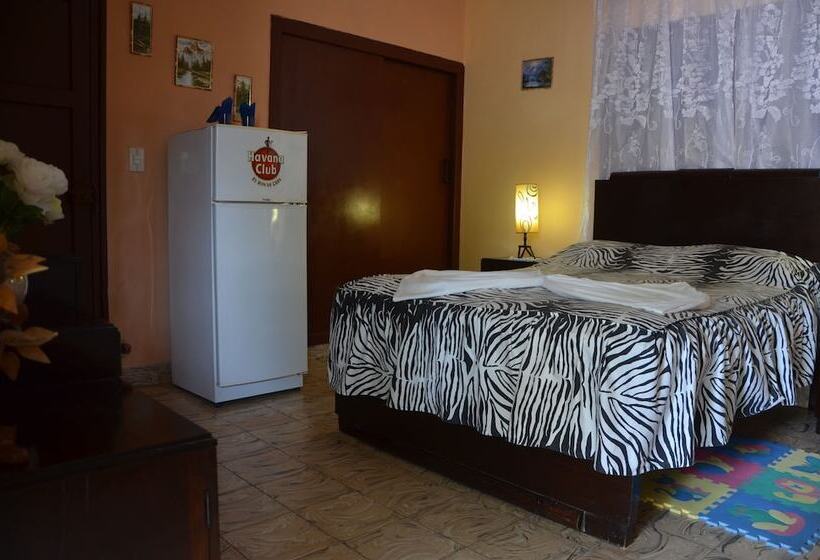 تختخواب و صبحانه Hostal Mary & Rafe