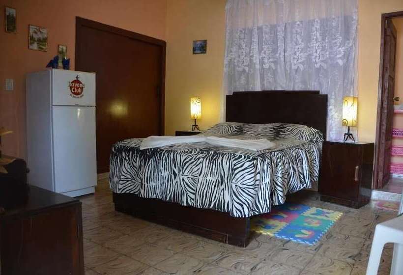 تختخواب و صبحانه Hostal Mary & Rafe