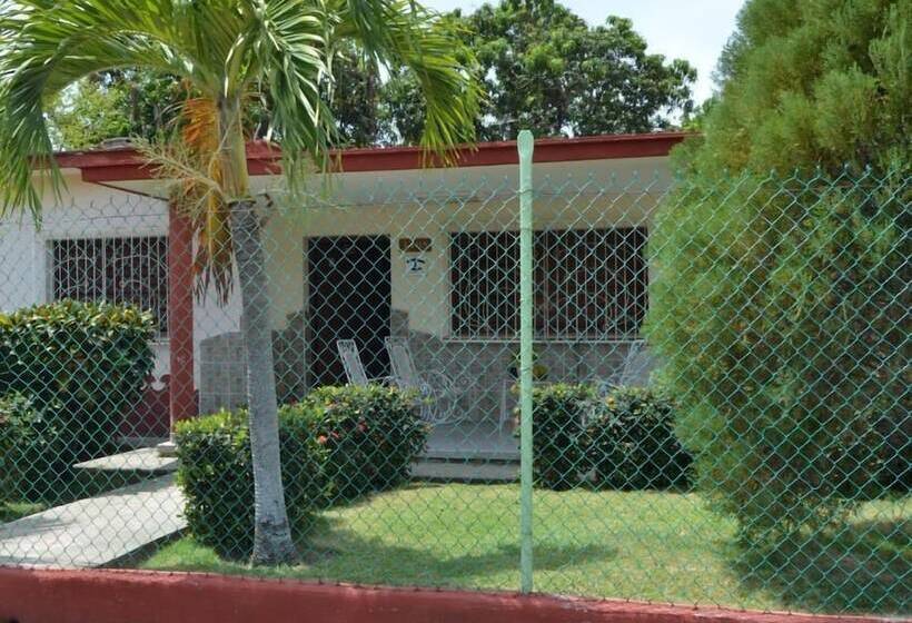 تختخواب و صبحانه Hostal Mary & Rafe