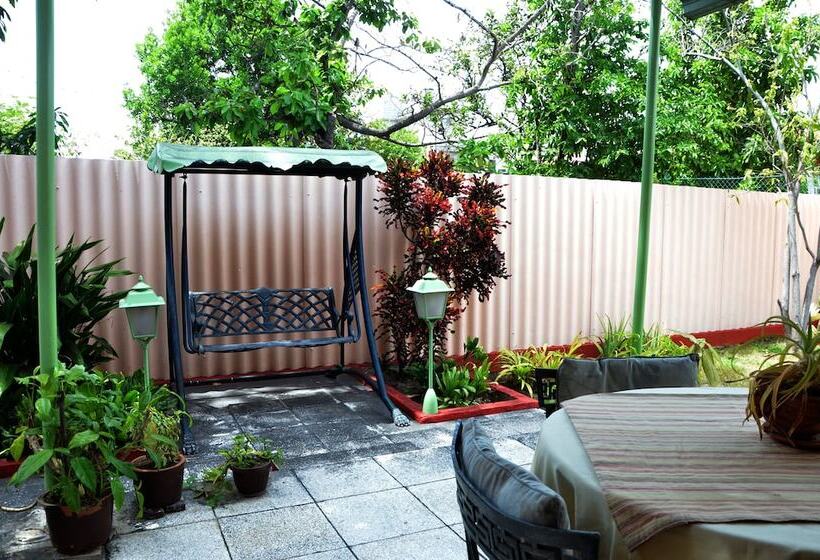 تختخواب و صبحانه Hostal Mary & Rafe