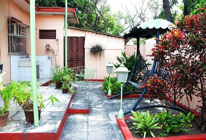 تختخواب و صبحانه Hostal Mary & Rafe