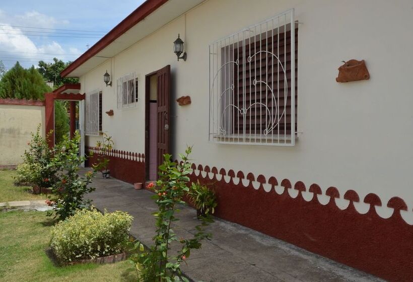 تختخواب و صبحانه Hostal Mary & Rafe