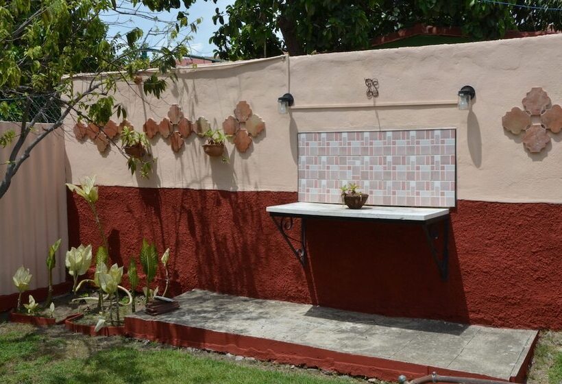 تختخواب و صبحانه Hostal Mary & Rafe