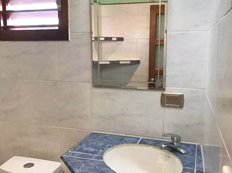 تختخواب و صبحانه Hostal Montymar