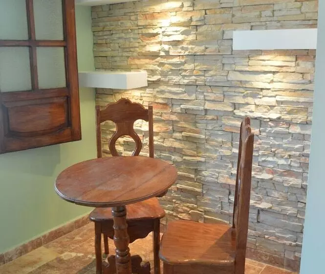 تختخواب و صبحانه Hostal Montymar