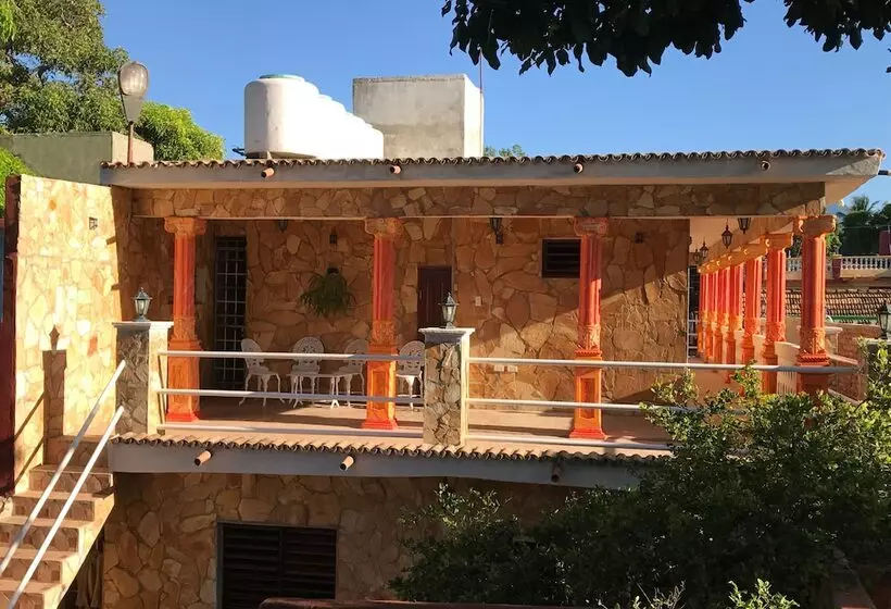 تختخواب و صبحانه Hostal Montymar