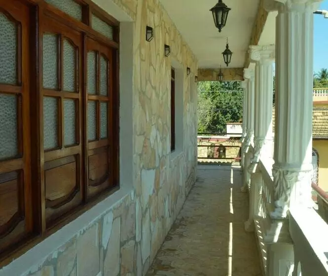 تختخواب و صبحانه Hostal Montymar
