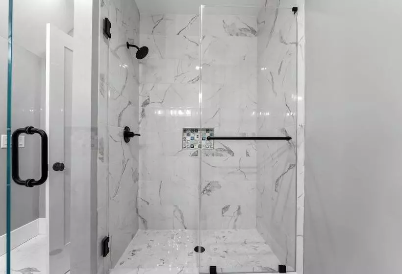 Black Bear & Blue Heron By Avantstay 2 Lakefront Homes, Sleeps 43 Pool, Dock, Theater