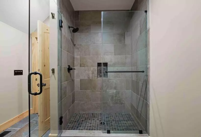 Black Bear & Blue Heron By Avantstay 2 Lakefront Homes, Sleeps 43 Pool, Dock, Theater