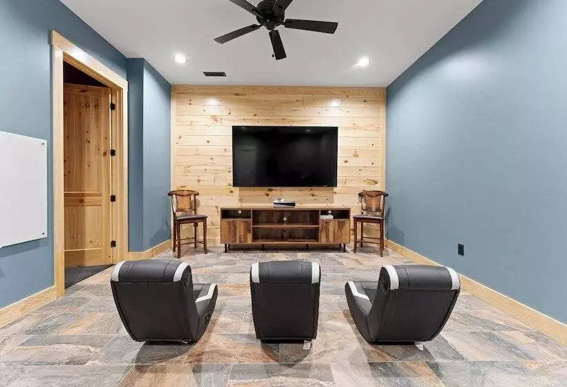 Black Bear & Blue Heron By Avantstay 2 Lakefront Homes, Sleeps 43 Pool, Dock, Theater