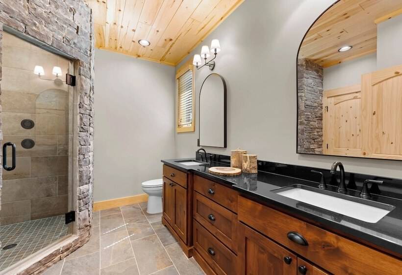 Black Bear & Blue Heron By Avantstay 2 Lakefront Homes, Sleeps 43 Pool, Dock, Theater