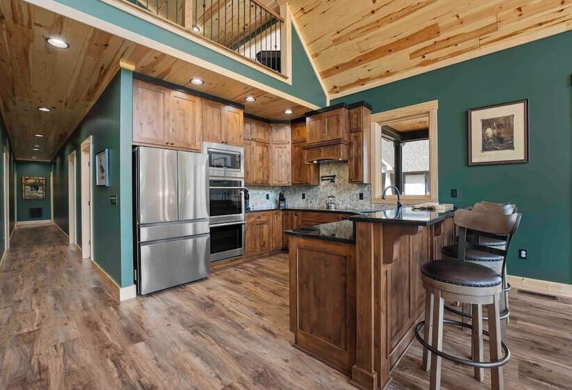 Black Bear & Blue Heron By Avantstay 2 Lakefront Homes, Sleeps 43 Pool, Dock, Theater