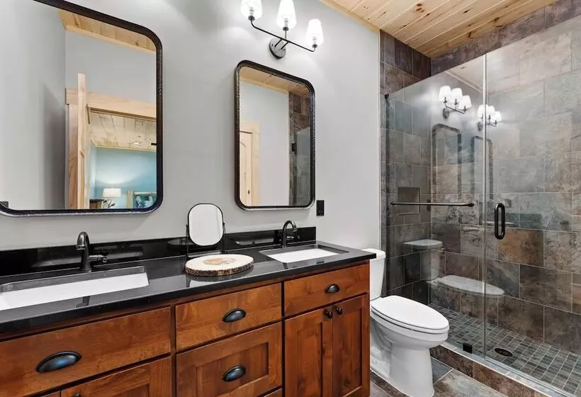 Black Bear & Blue Heron By Avantstay 2 Lakefront Homes, Sleeps 43 Pool, Dock, Theater