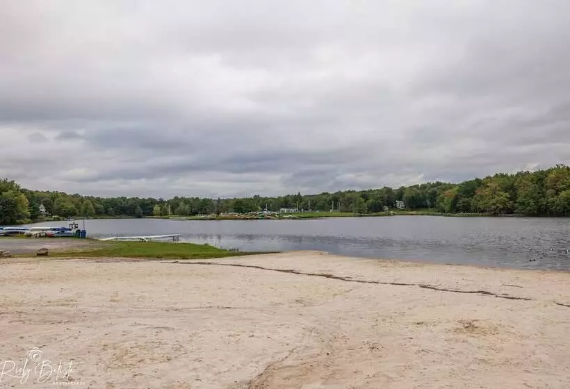 Chalet All Day Avantstay Lakeside, Firepit, Shared Pool