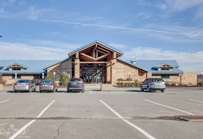 Chalet All Day Avantstay Lakeside, Firepit, Shared Pool