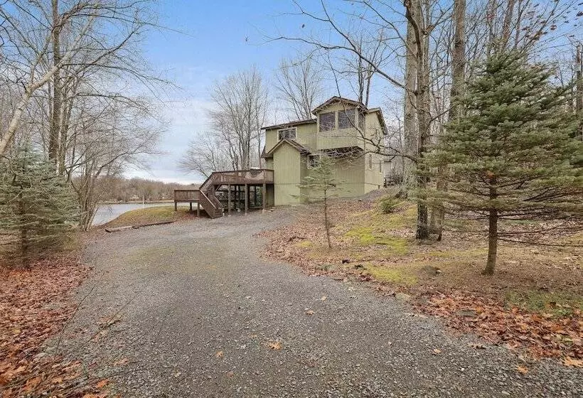 Chalet All Day Avantstay Lakeside, Firepit, Shared Pool